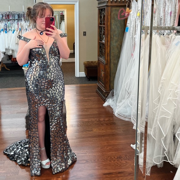 Prom dress - Picture 3 of 7